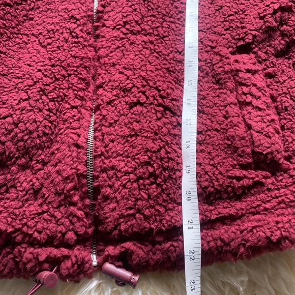 Sherpa Zip Up Sweater in Burgandy - Size M - Picture 9 of 11